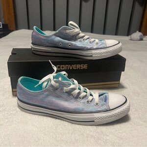 Converse women’s 9